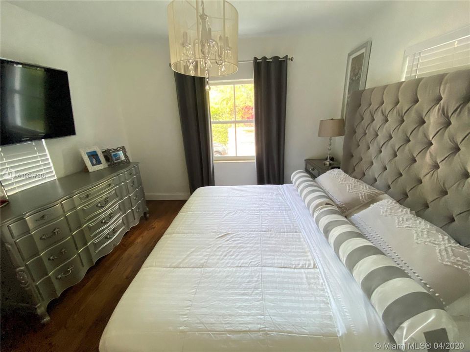 Vendido Recientemente: $479,000 (2 camas, 1 baños, 1033 Pies cuadrados)