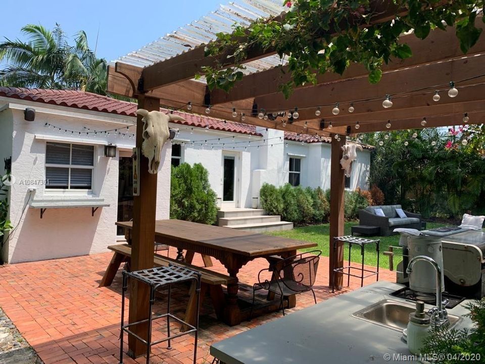 Vendido Recientemente: $479,000 (2 camas, 1 baños, 1033 Pies cuadrados)