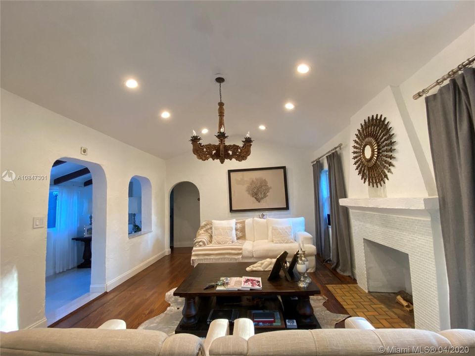 Vendido Recientemente: $479,000 (2 camas, 1 baños, 1033 Pies cuadrados)