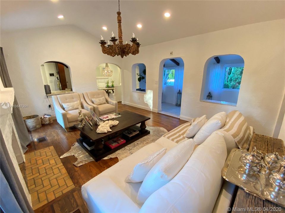 Vendido Recientemente: $479,000 (2 camas, 1 baños, 1033 Pies cuadrados)
