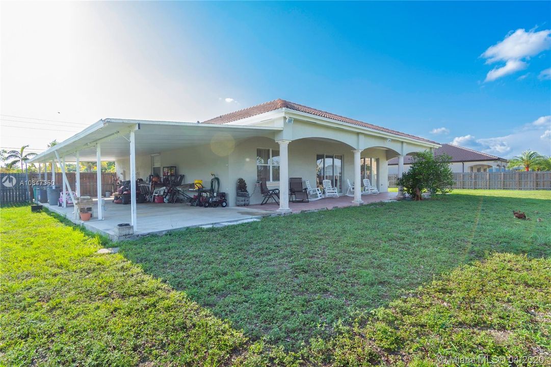 Недавно продано: $490,000 (4 спален, 2 ванн, 1834 Квадратных фут)