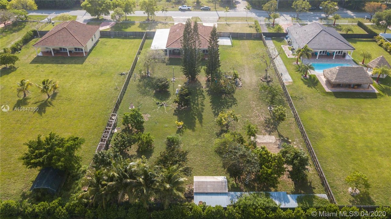 Недавно продано: $490,000 (4 спален, 2 ванн, 1834 Квадратных фут)