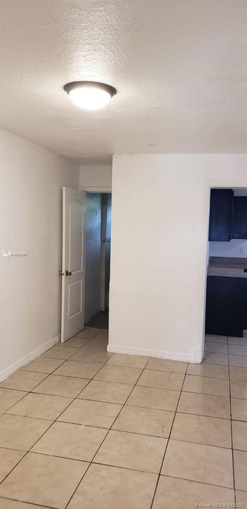 Recently Rented: $850 (2 beds, 1 baths, 800 Square Feet)
