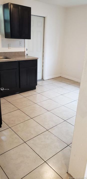 Recently Rented: $850 (2 beds, 1 baths, 800 Square Feet)