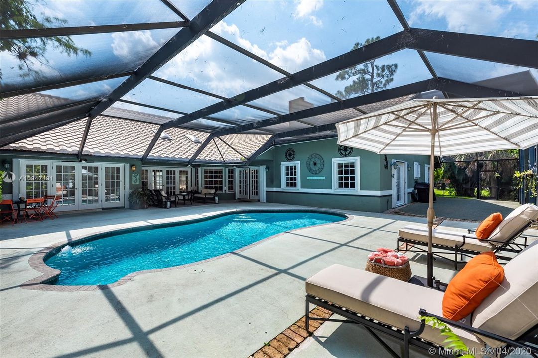 Недавно продано: $875,000 (5 спален, 4 ванн, 3302 Квадратных фут)