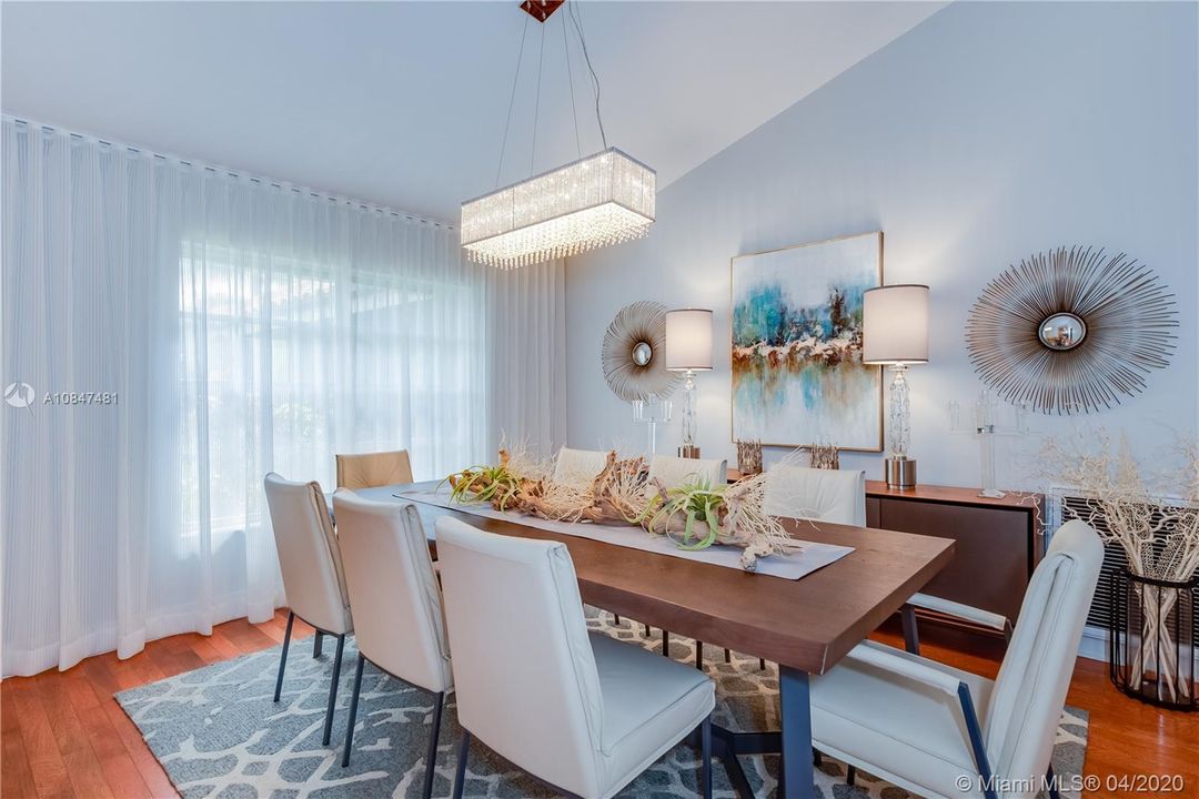 Недавно продано: $875,000 (5 спален, 4 ванн, 3302 Квадратных фут)