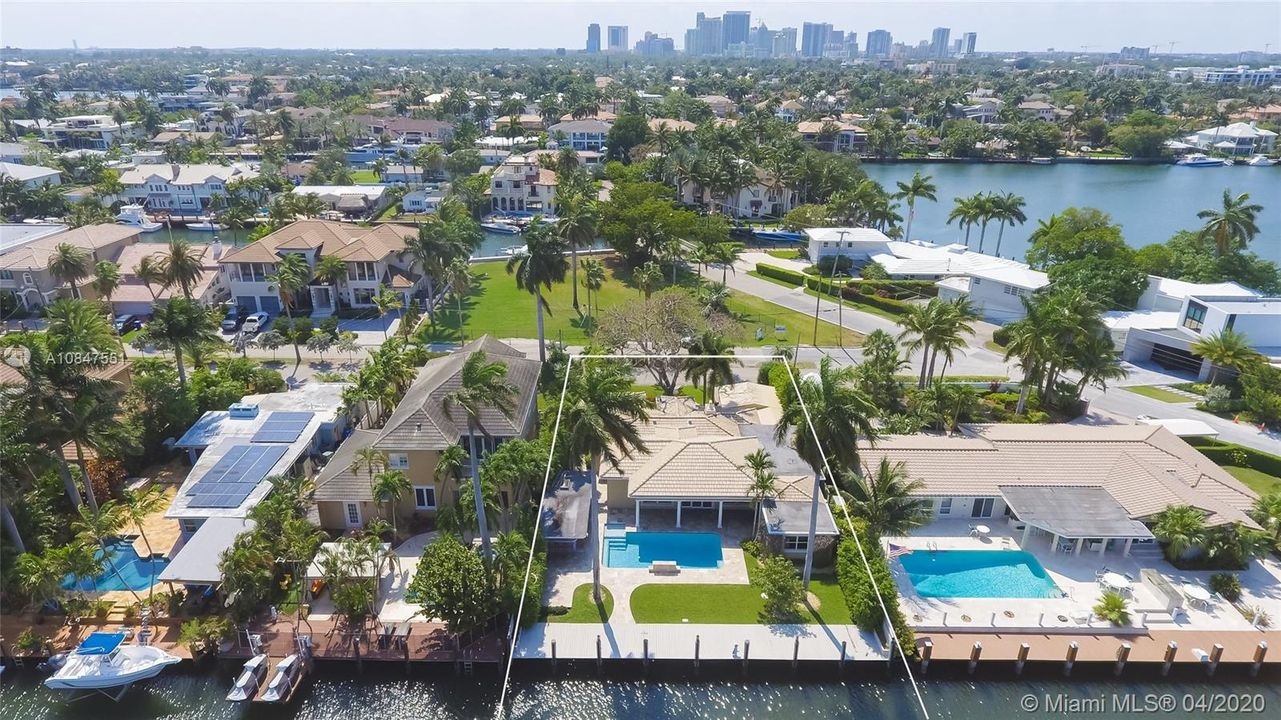 Recently Sold: $1,597,000 (4 beds, 4 baths, 2772 Square Feet)