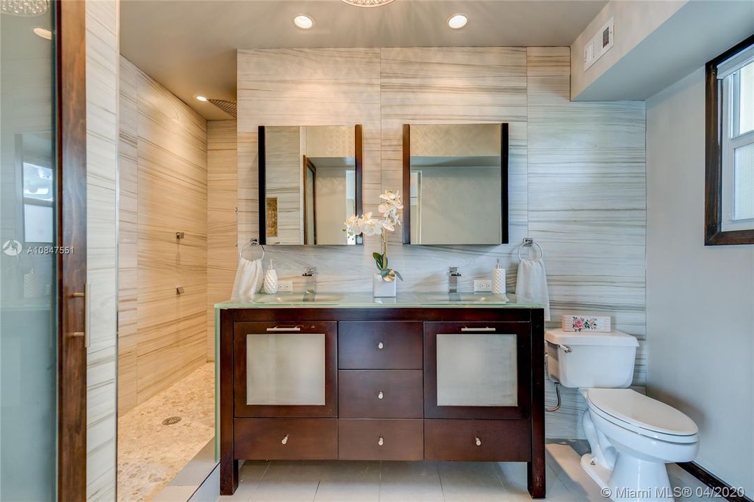 Recently Sold: $1,597,000 (4 beds, 4 baths, 2772 Square Feet)