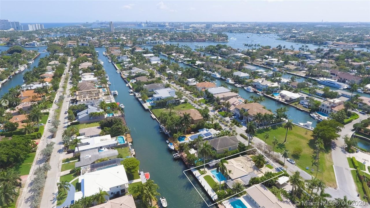 Recently Sold: $1,597,000 (4 beds, 4 baths, 2772 Square Feet)