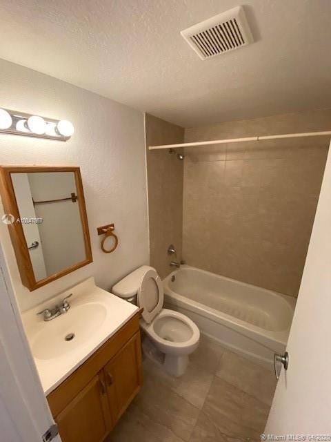 Recientemente alquilado: $1,050 (1 camas, 1 baños, 580 Pies cuadrados)