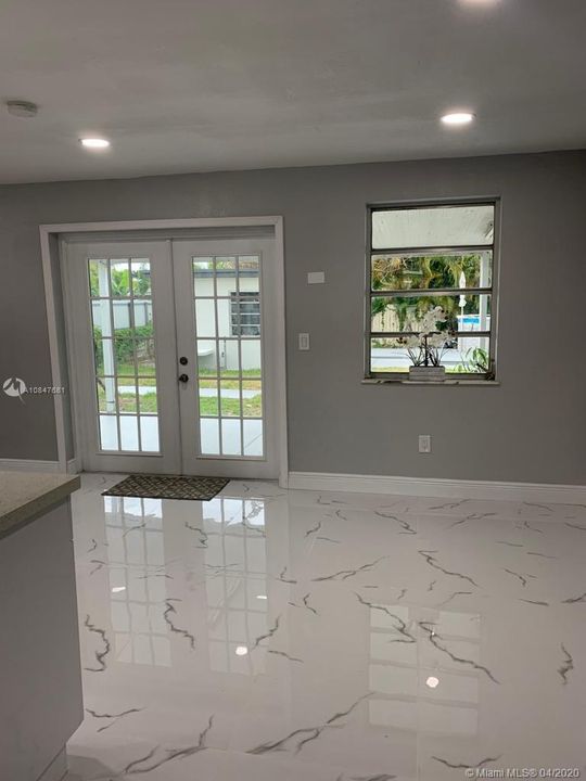 Vendido Recientemente: $414,900 (4 camas, 3 baños, 1719 Pies cuadrados)