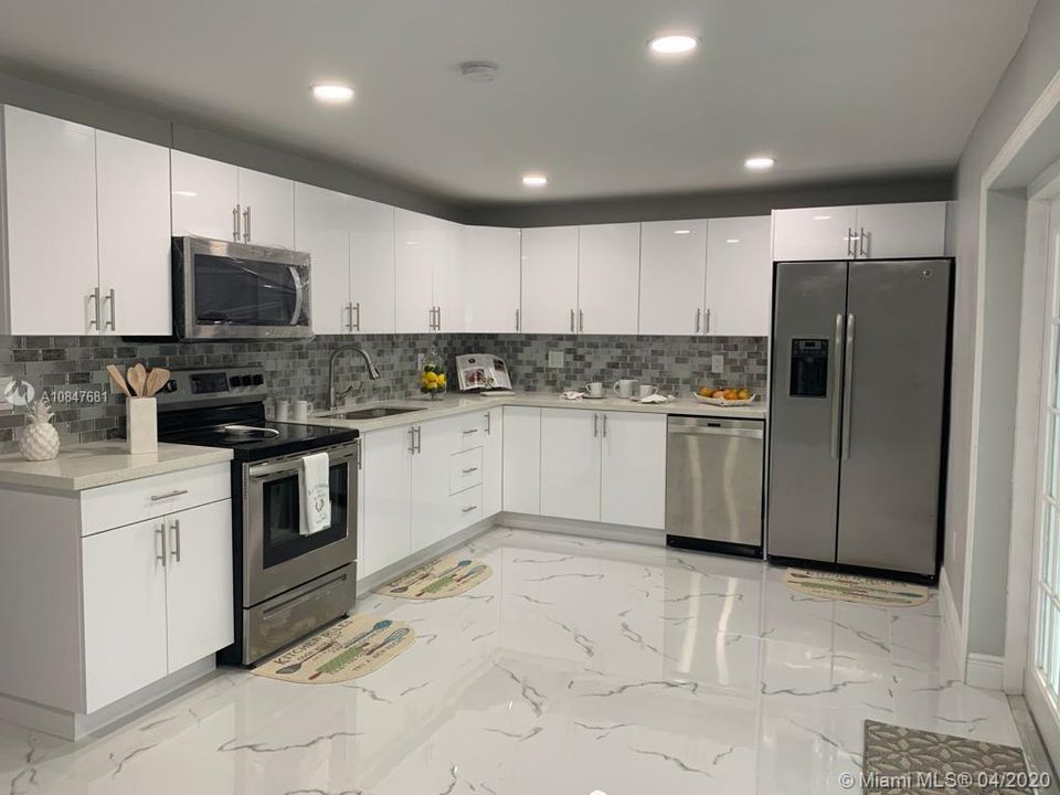 Vendido Recientemente: $414,900 (4 camas, 3 baños, 1719 Pies cuadrados)