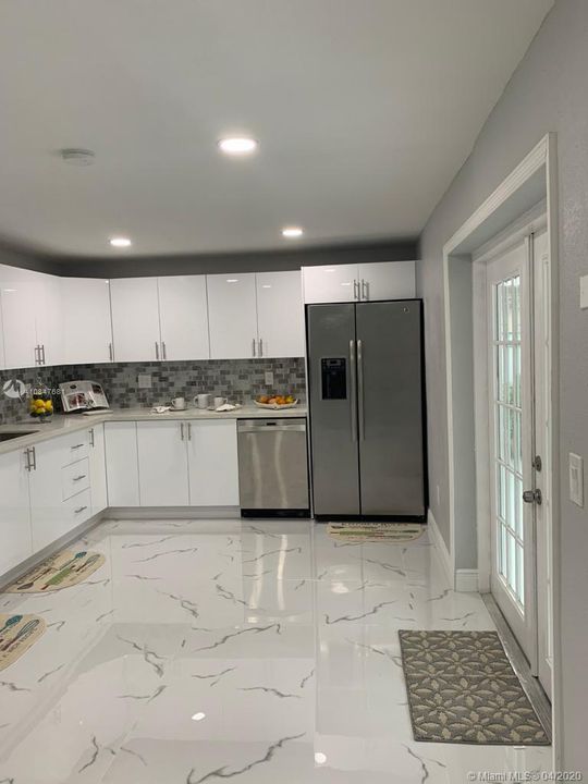 Vendido Recientemente: $414,900 (4 camas, 3 baños, 1719 Pies cuadrados)