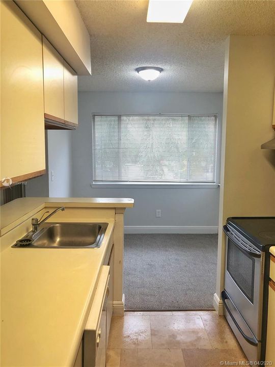 Recently Rented: $1,325 (1 beds, 1 baths, 772 Square Feet)
