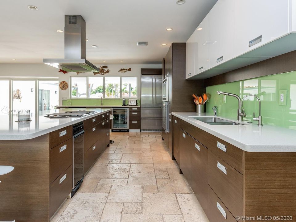 Modern kitchen design with nicely appointed appliances