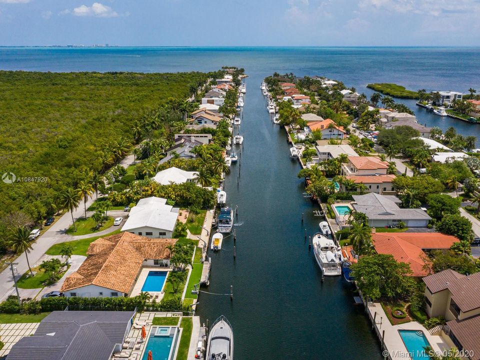 Close proximity to Biscayne Bay
