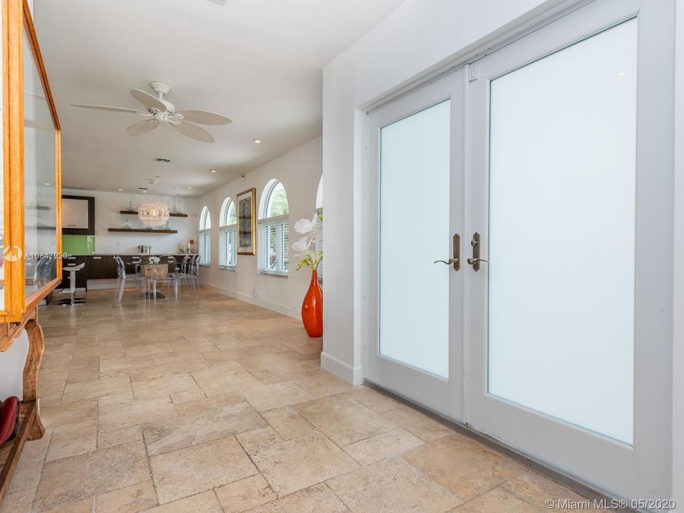 Welcoming foyer with lots of natural light