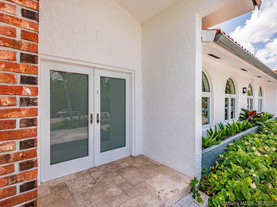Double door entry way