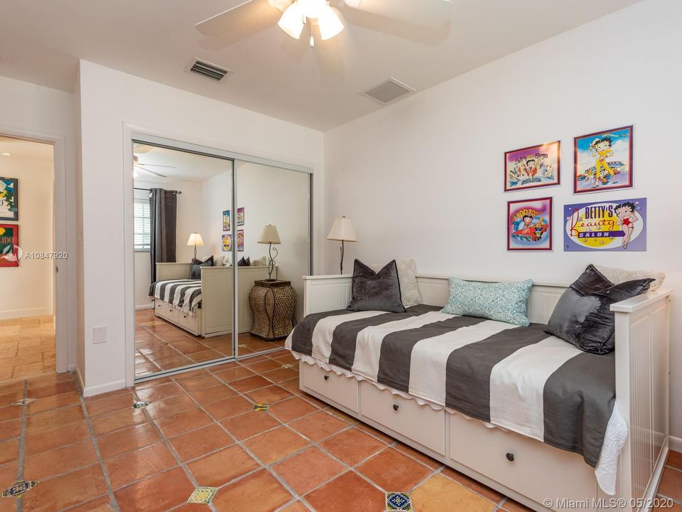 Secondary bedroom