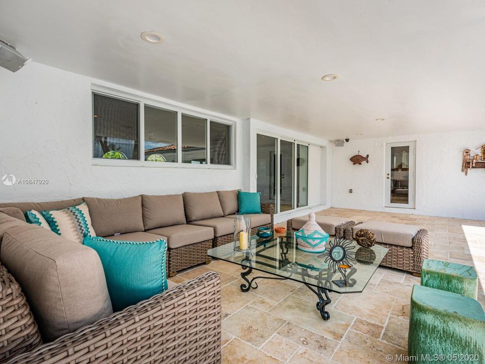 Outdoor covered living area