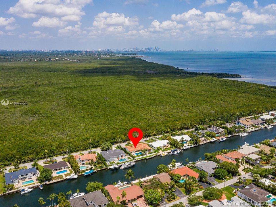 Close proximity to Biscayne Bay