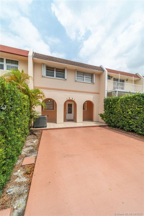 Недавно продано: $295,000 (3 спален, 2 ванн, 1520 Квадратных фут)