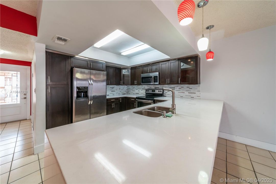 Недавно продано: $295,000 (3 спален, 2 ванн, 1520 Квадратных фут)