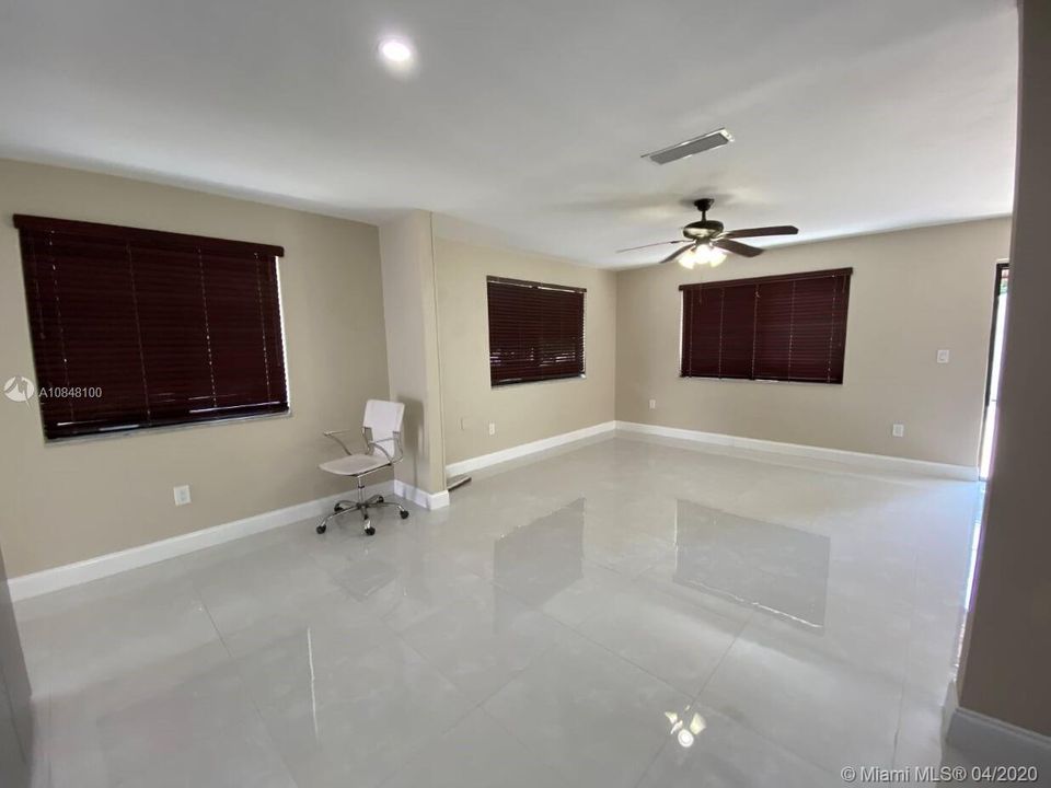 Recently Rented: $2,500 (3 beds, 2 baths, 2218 Square Feet)