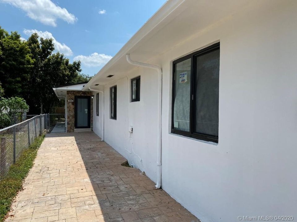 Recently Rented: $2,500 (3 beds, 2 baths, 2218 Square Feet)