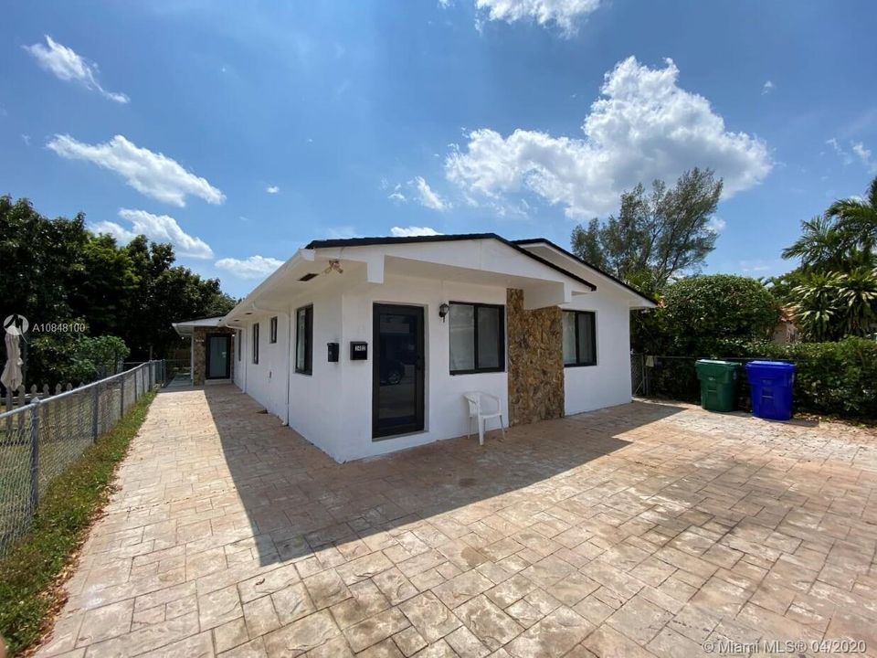 Recently Rented: $2,500 (3 beds, 2 baths, 2218 Square Feet)