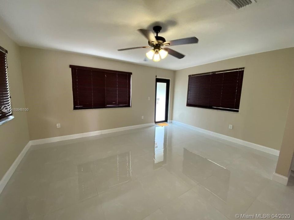 Recently Rented: $2,500 (3 beds, 2 baths, 2218 Square Feet)