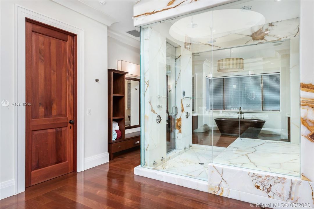 Недавно продано: $40,000,000 (10 спален, 10 ванн, 14762 Квадратных фут)