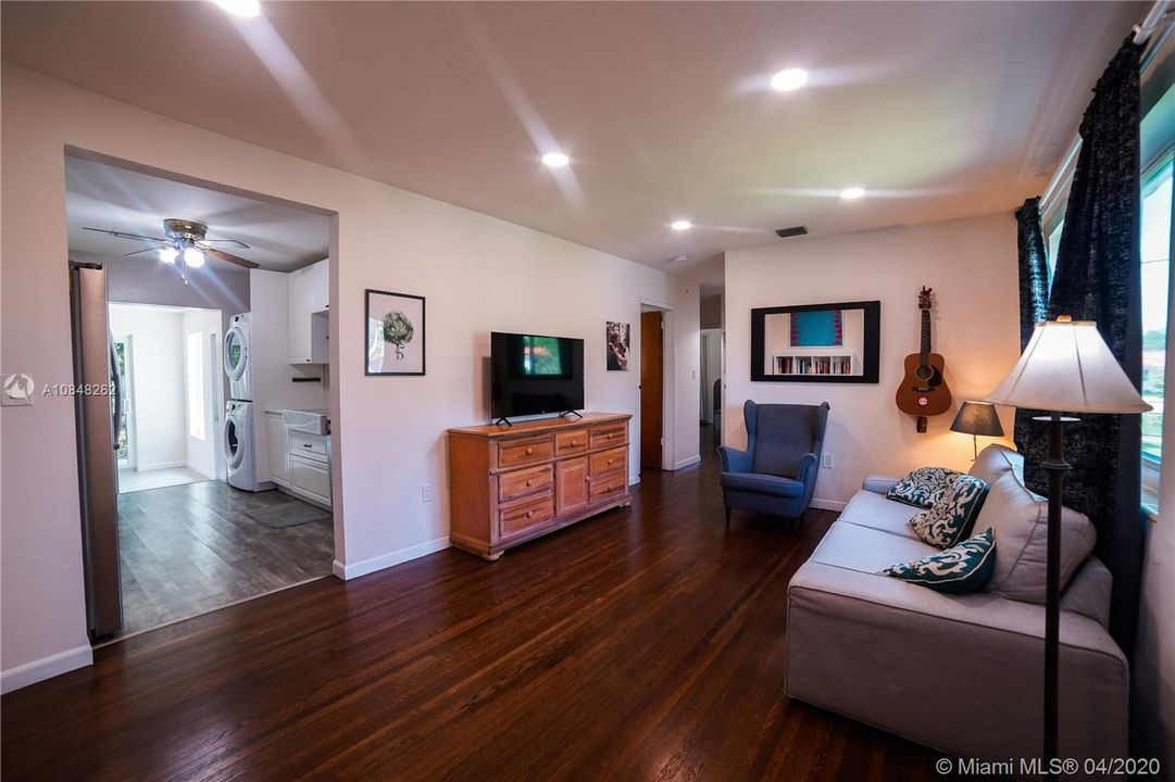 最近售出: $415,000 (3 贝兹, 2 浴室, 1000 平方英尺)