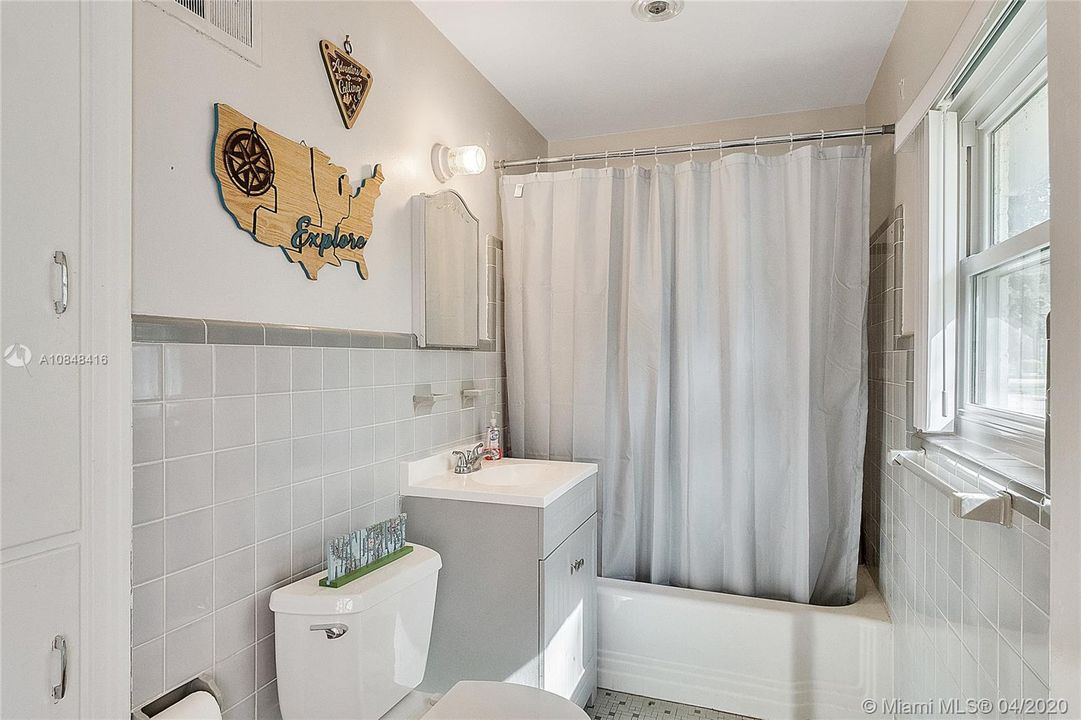 Недавно продано: $339,000 (4 спален, 3 ванн, 2806 Квадратных фут)