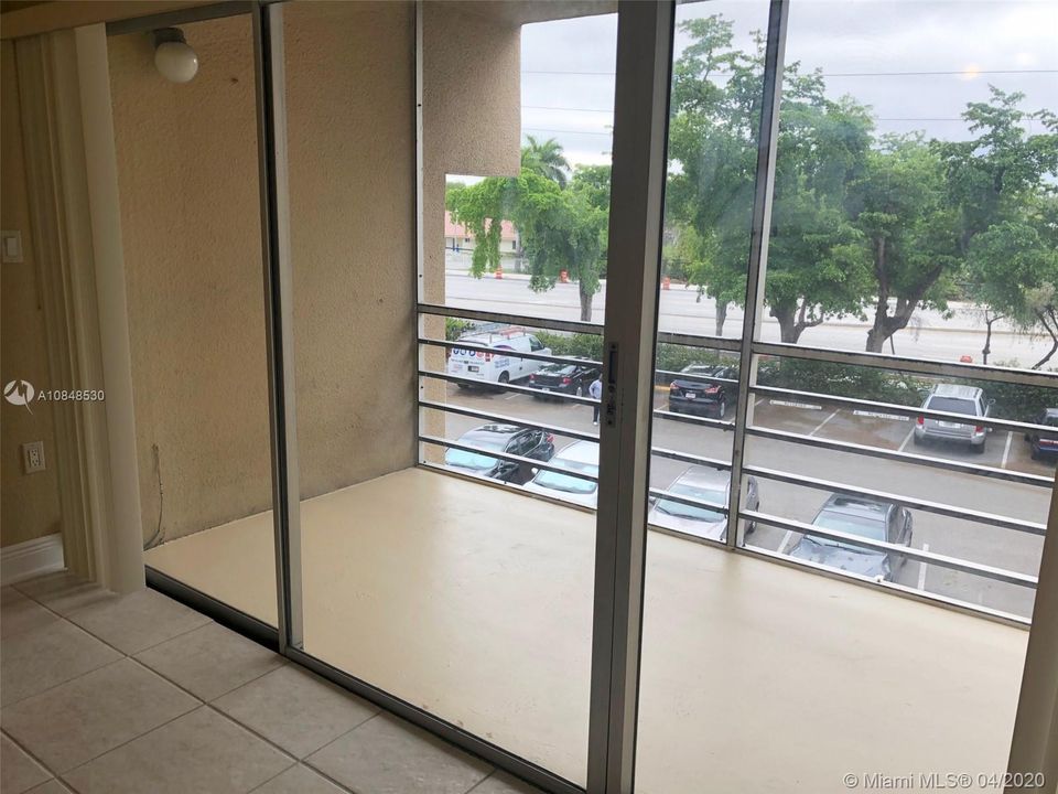 Recently Sold: $126,999 (2 beds, 2 baths, 944 Square Feet)