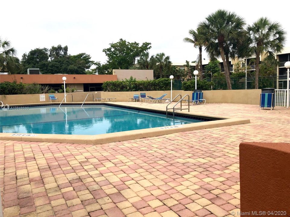Recently Sold: $126,999 (2 beds, 2 baths, 944 Square Feet)