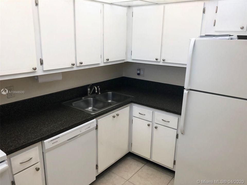 Recently Sold: $126,999 (2 beds, 2 baths, 944 Square Feet)