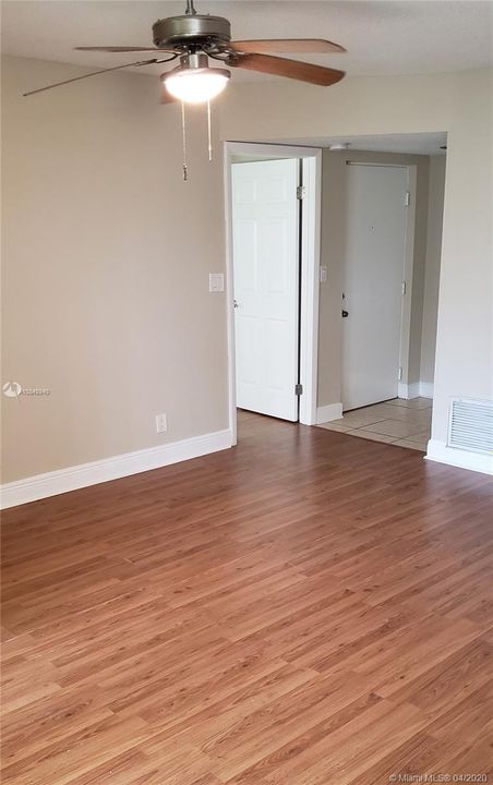 Recently Sold: $119,499 (2 beds, 1 baths, 835 Square Feet)