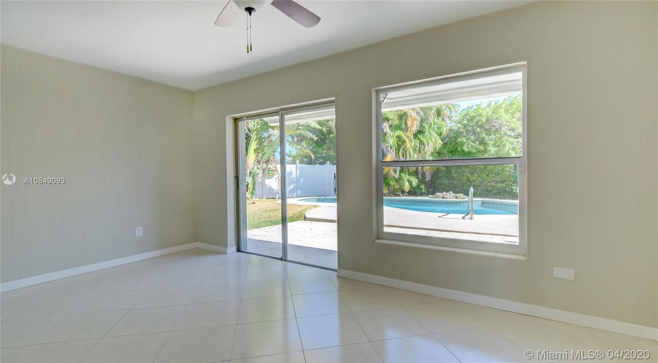 Vendido Recientemente: $311,900 (3 camas, 2 baños, 1364 Pies cuadrados)