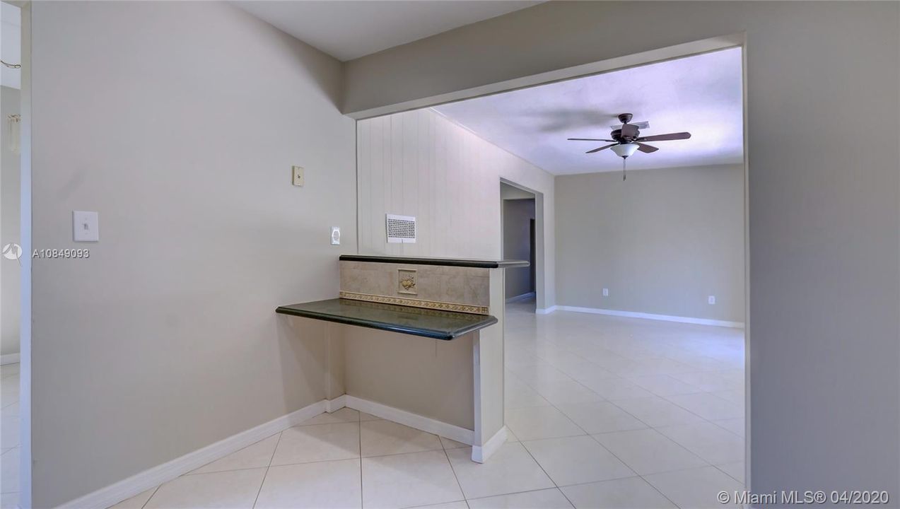 Vendido Recientemente: $311,900 (3 camas, 2 baños, 1364 Pies cuadrados)