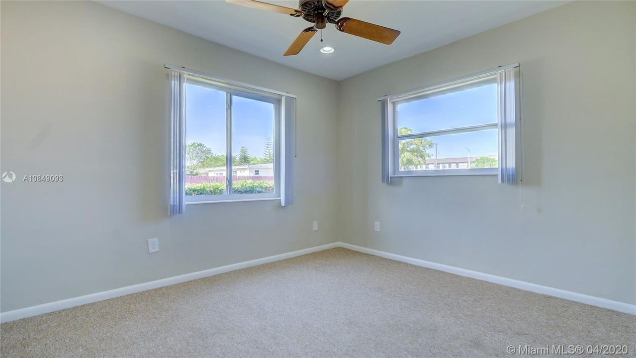 Vendido Recientemente: $311,900 (3 camas, 2 baños, 1364 Pies cuadrados)