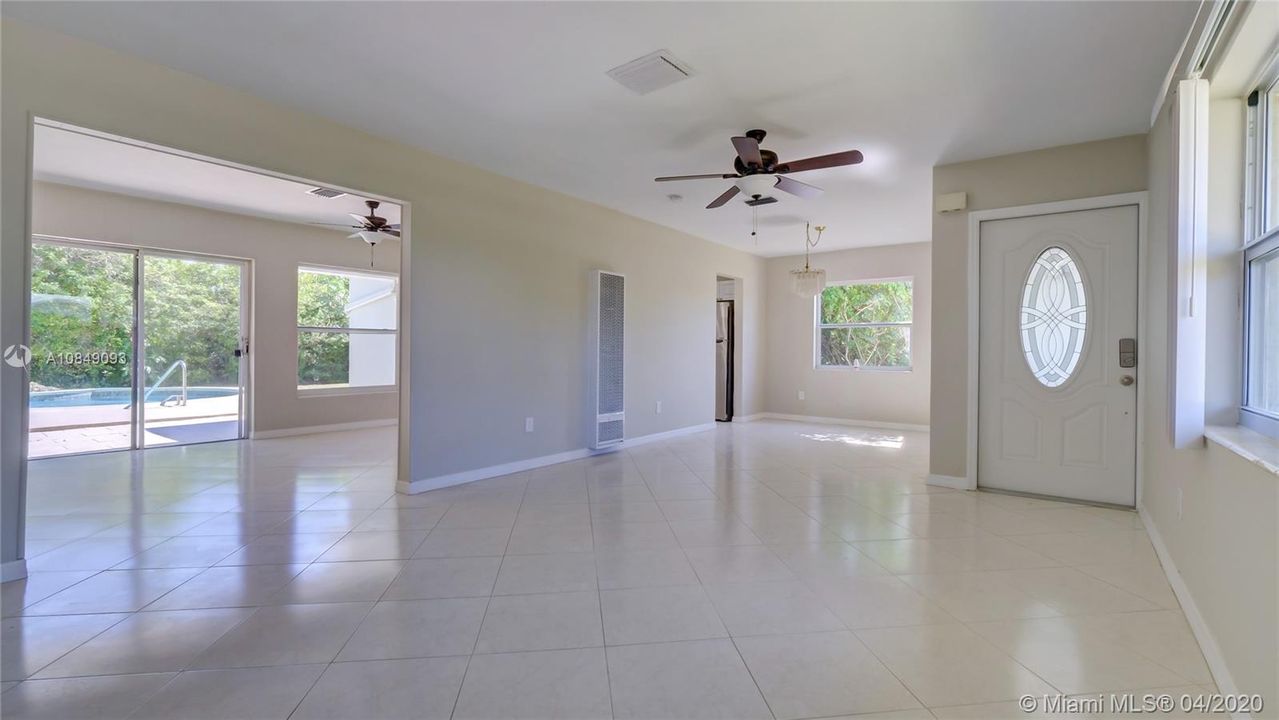 Vendido Recientemente: $311,900 (3 camas, 2 baños, 1364 Pies cuadrados)