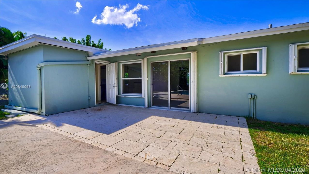 Vendido Recientemente: $311,900 (3 camas, 2 baños, 1364 Pies cuadrados)