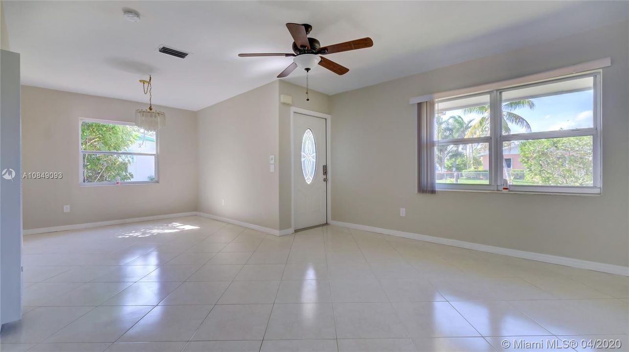 Vendido Recientemente: $311,900 (3 camas, 2 baños, 1364 Pies cuadrados)