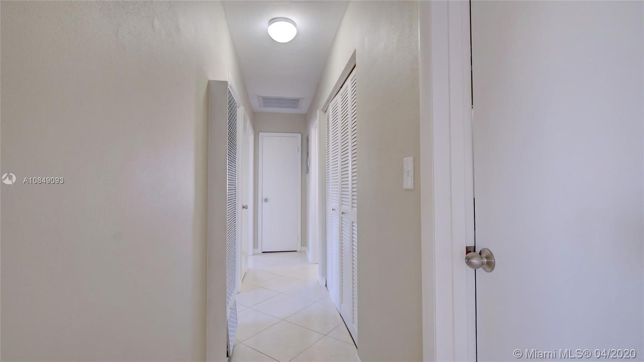 Vendido Recientemente: $311,900 (3 camas, 2 baños, 1364 Pies cuadrados)