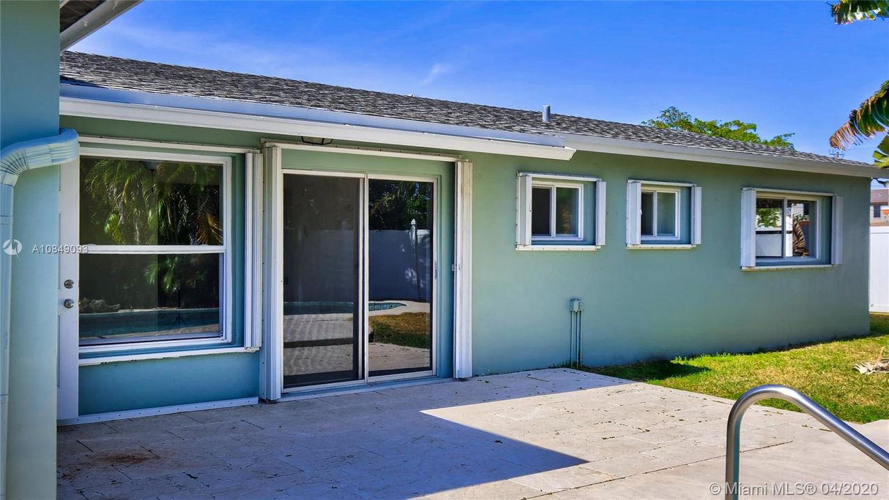 Vendido Recientemente: $311,900 (3 camas, 2 baños, 1364 Pies cuadrados)
