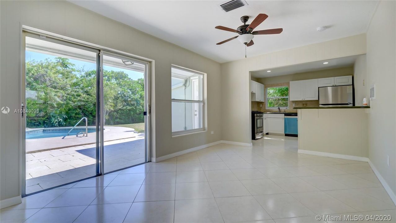 Vendido Recientemente: $311,900 (3 camas, 2 baños, 1364 Pies cuadrados)