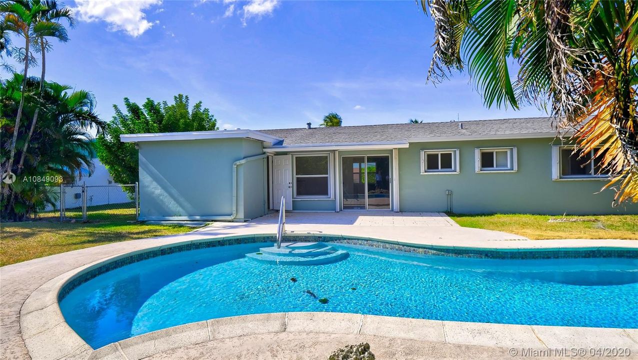 Vendido Recientemente: $311,900 (3 camas, 2 baños, 1364 Pies cuadrados)