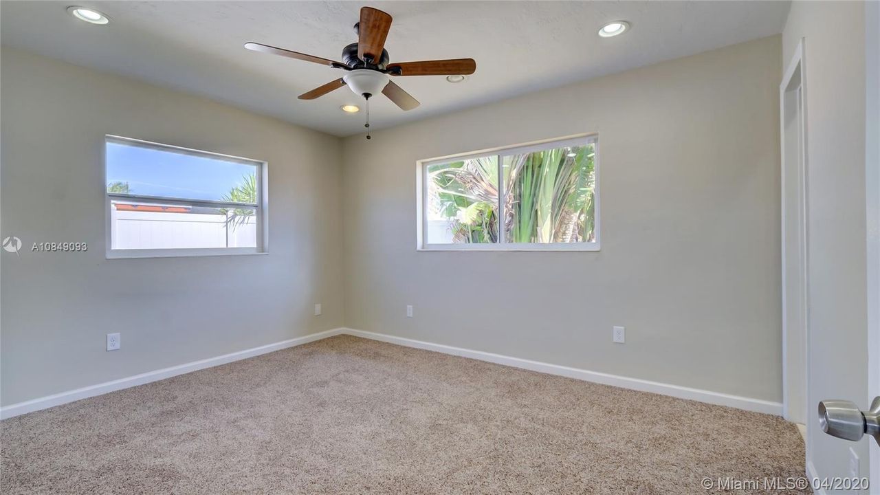 Vendido Recientemente: $311,900 (3 camas, 2 baños, 1364 Pies cuadrados)
