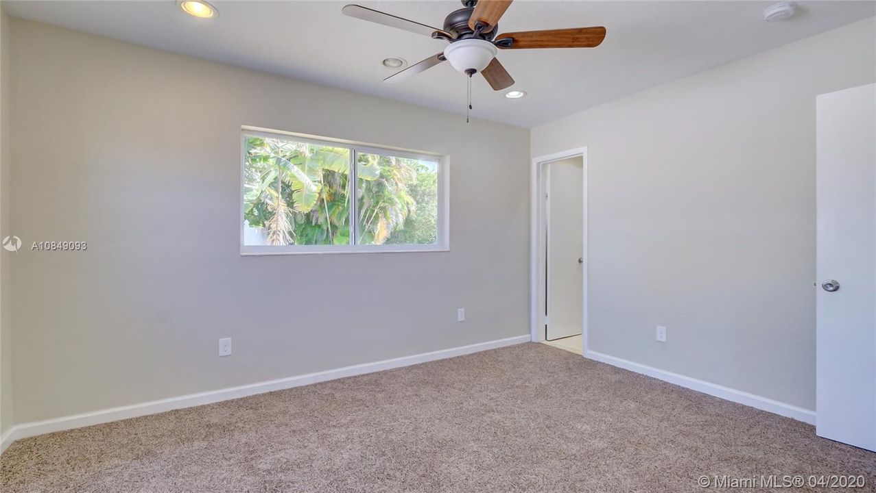 Vendido Recientemente: $311,900 (3 camas, 2 baños, 1364 Pies cuadrados)